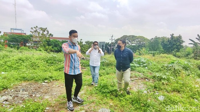 Wali Kota Solo Gibran Rakabuming Raka saat cek lokasi di Jebres Solo, Rabu (7/9/2022).