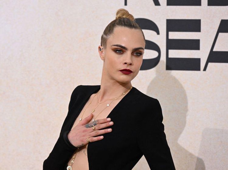 Melihat Tato di Sekujur Tubuh Cara Delevingne