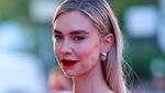 Ups! Gaun Transparan Vanessa Kirby Nyangkut