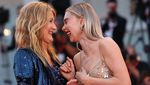 Ups! Gaun Transparan Vanessa Kirby Nyangkut