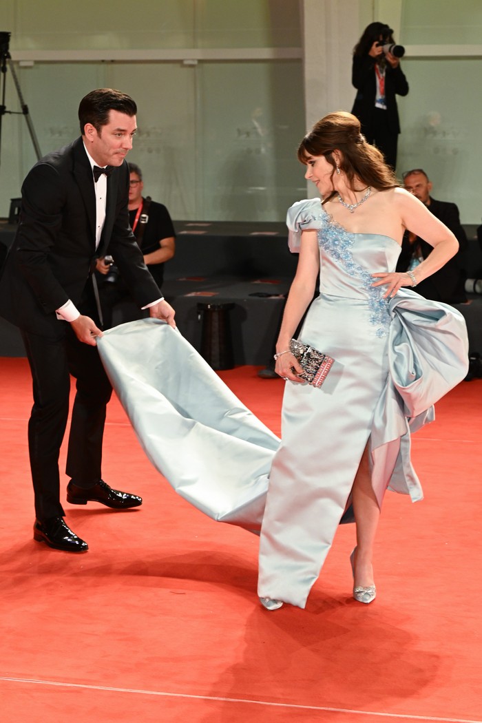 VENICE, ITALY - SEPTEMBER 07: Jonathan Scott and Zooey Deschanel attend the 