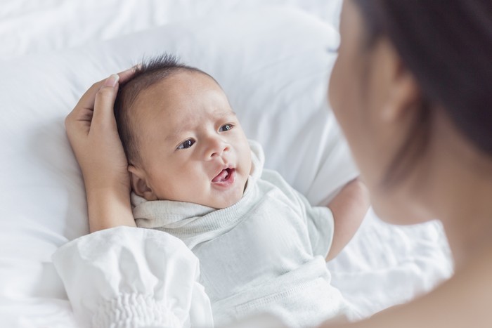 5 Cara Ajak Ngobrol Bayi untuk Cegah Speech Delay, Perhatikan Hal Ini Bun