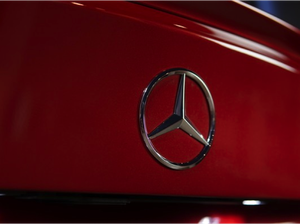 Jamin Keamanan, Mercedes-Benz Recall Mobil Terkait Airbag Takata