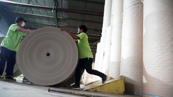 PT Alkindo Naratama Tbk (ALDO) memulai proses commissioning mesin-mesin baru untuk meningkatkan kapasitas produksi kertas coklat berbahan daur ulang.