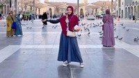 Namun, ibunda Anggy Novia menolak dua pria Arab lantaran ingin fokus beribadah bareng putrinya. (Foto: ist)
