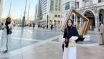 Pesona Anggy Novia Berhijab Saat Umrah Bikin 2 Pria Arab Kepincut Melamar