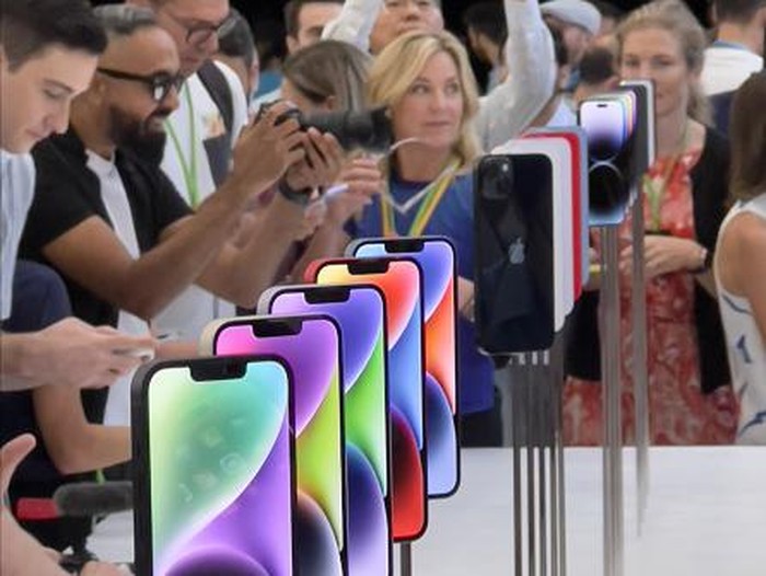 CUPERTINO, CA - SEPTEMBER 7: Apple unveiled four new iPhones, three new Apple Watches and an updated AirPods Pro during a press event on Wednesday in Cupertino, California, United States on September 7, 2022. (Photo by Tayfun Coskun/Anadolu Agency via Getty Images)