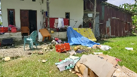 Pemilik rumah memanggil PLN untuk memeriksa instalasi listriknya. Hasilnya PLN menyatakan tidak ada masalah dengan listrik. (Foto: Agung Pramono/detikSulsel)