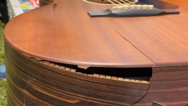 Gitar Ardhito Pramono remuk usai naik pesawat.