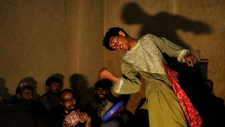 Bacha Bazi URUZGAN PROVINCE, AFGHANISTAN - JANUARY: Afghan men perform the Bazi dance to a group of policemen in Charchino in Uruzgan province, Afghanistan, January 27, 2013. The performance is based upon the Bacha Boy dances that were common during the Taliban reign when Bacha Boys were prostituted to wealthy men and made to perform. (Photo by Kate Geraghty/The Sydney Morning Herald/Fairfax Media via Getty Images via Getty Images).