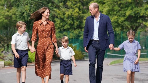 Britains Prince George, Princess Charlotte and Prince Louis, accompanied by their parents Prince William and Catherine, Duchess of Cambridge, arrive for a settling-in afternoon at Lambrook School, an annual event held to welcome new starters and their families the day before the start of the new school term, near Ascot in Berkshire, Britain, September 7, 2022. Jonathan Brady/Pool via REUTERS