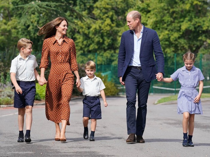 Britains Prince George, Princess Charlotte and Prince Louis, accompanied by their parents Prince William and Catherine, Duchess of Cambridge, arrive for a settling-in afternoon at Lambrook School, an annual event held to welcome new starters and their families the day before the start of the new school term, near Ascot in Berkshire, Britain, September 7, 2022. Jonathan Brady/Pool via REUTERS