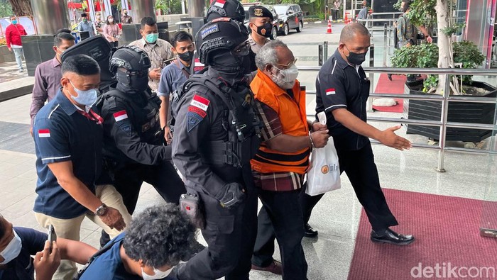 Bupati Mimika Tiba di Gedung KPK!