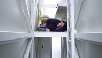 Selain itu ada pula kasur untuk tidur dan tangga untuk naik ke lantai atas.