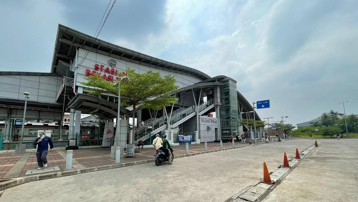 Calon penumpang KRL mengeluhkan penarikan tarif jika ojol yang ditumpanginya masuk Stasiun Bekasi Timur. PT KAI memberi penjelasan. (dok PT KAI Daop 1)
