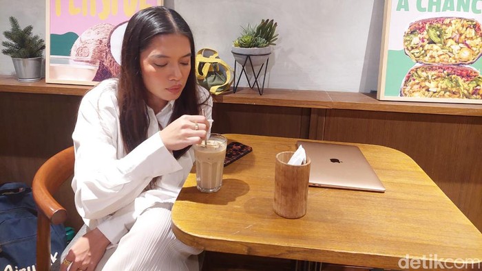 Cantika Abigail Cantika Abigail pejuang psoriasis autoimun yang memilih jadi vegan