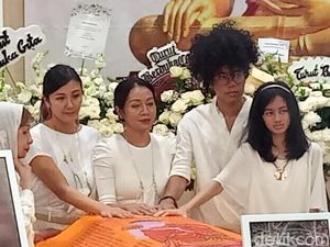 Curhatan Dee Lestari Sepeninggal Reza Gunawan: Peranmu Tak Tergantikan