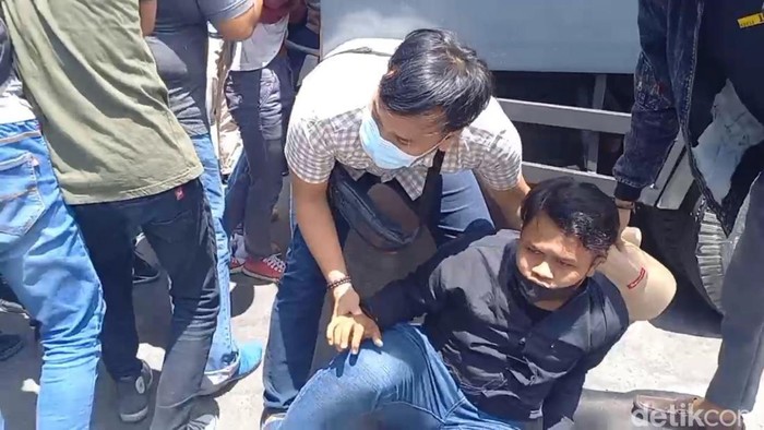 Demo mahasiswa di Depo Pertamina di Sampang