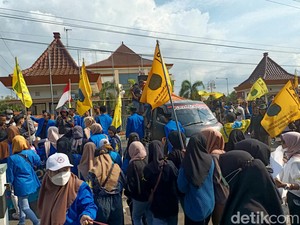 Demo BBM Naik di Probolinggo, Mahasiswa Tuntut Mafia Minyak Diberantas