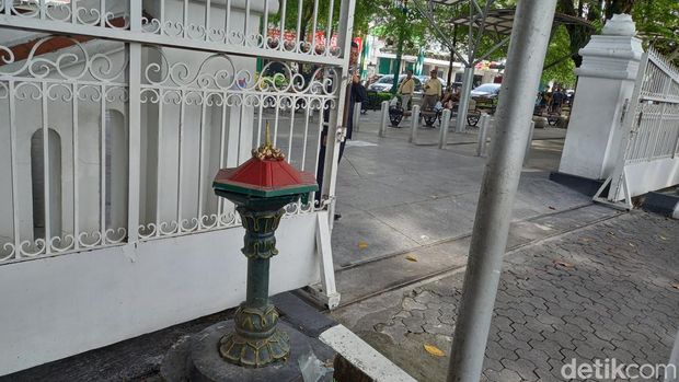 Menteri Yusril Kunjungi 13 Pelaku Pembakaran Gedung DPRD