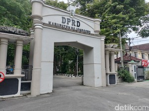 Video Diduga Oknum DPRD Bojonegoro Mangku Cewek Open BO Viral, MUI: Penyakit