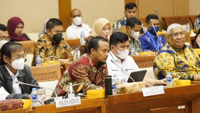 Gubernur Sulsel Andi Sudirman Sulaiman saat hadir RDP Komisi VII DPR RI.