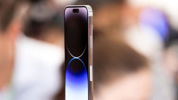 2. iPhone 14 Pro Max. HP ini terkenal dengan kemampuan kameranya yang luar biasa dan fitur-fitur canggihnya. Itu menarik bagi penggemar fotografi dan power user yang mencari pengalaman ponsel cerdas terbaik. Foto: Getty Images