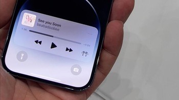 Apple membuat bezelnya lebih tipis dari sebelumnya, kecerahannya pun mencapai 2.000 nits. Dan akhirnya Apple memperkenalkan fitur Always on Display. Foto: Getty Images