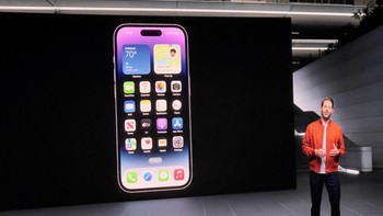 Seperti bocoran, khusus iPhone 14 Pro dan Pro Max, Apple menanggalkan notch tebal yang selama ini menghiasi ponselnya. iPhone 14 dan 14 Pro mengadopsi punch hole yang diberi nama Dynamic Island. Foto: Getty Images