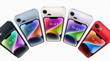 8. iPhone 14 hadir dengan peningkatan signifikan di berbagai sektor, menjadikannya pilihan tepat bagi yang menginginkan smartphone canggih. Kamera utama dan TrueDepth kini lebih baik, menghasilkan foto dan video berkualitas tinggi bahkan dalam kondisi minim cahaya. Fitur keamanan seperti Crash Detection dan Emergency SOS via satellite memberikan ketenangan pikiran. Performa juga meningkat berkat chip A15 Bionic yang bertenaga, membuat multitasking dan gaming semakin lancar. Foto: Apple