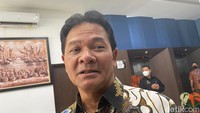Ketua DKPP Heddy Lugito memastikan sudah menerima aduan tersebut. DKPP, kata Heddy, akan menindak lanjuti aduan terkait dugaan pelanggaran etik pengadaan private jet di KPU RI tahun anggaran 2024. Foto: (Ketua DKPP Heddy Lugito (Karin Nur Secha/detikcom))