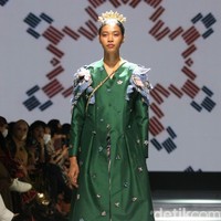 Inilah koleksi kebaya modern Mel Ahyar yang ditampilkan dalam fashion show desainer IPMI Kain untuk Negeri di JF3 Fashion Festival, La Piazza, Kelapa Gading, Jakarta Utara. Foto: Mohammad Abduh/Wolipop.