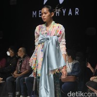 Inilah koleksi kebaya modern Mel Ahyar yang ditampilkan dalam fashion show desainer IPMI Kain untuk Negeri di JF3 Fashion Festival, La Piazza, Kelapa Gading, Jakarta Utara. Foto: Mohammad Abduh/Wolipop.