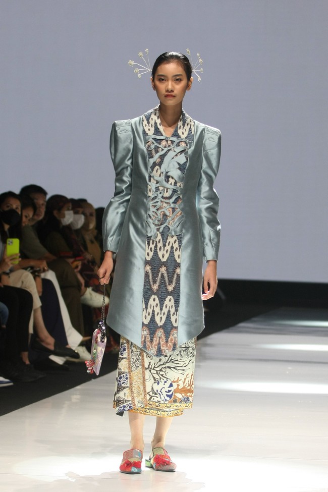 Inilah koleksi kebaya modern Mel Ahyar yang ditampilkan dalam fashion show desainer IPMI Kain untuk Negeri di JF3 Fashion Festival, La Piazza, Kelapa Gading, Jakarta Utara. Foto: Mohammad Abduh/Wolipop.