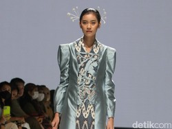 7 Koleksi Kebaya Modern Karya Mel Ahyar di JF3 fashion Festival 2022