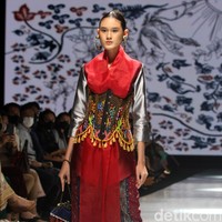 Inilah koleksi kebaya modern Mel Ahyar yang ditampilkan dalam fashion show desainer IPMI Kain untuk Negeri di JF3 Fashion Festival, La Piazza, Kelapa Gading, Jakarta Utara. Foto: Mohammad Abduh/Wolipop.