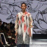 Inilah koleksi kebaya modern Mel Ahyar yang ditampilkan dalam fashion show desainer IPMI Kain untuk Negeri di JF3 Fashion Festival, La Piazza, Kelapa Gading, Jakarta Utara. Foto: Mohammad Abduh/Wolipop.