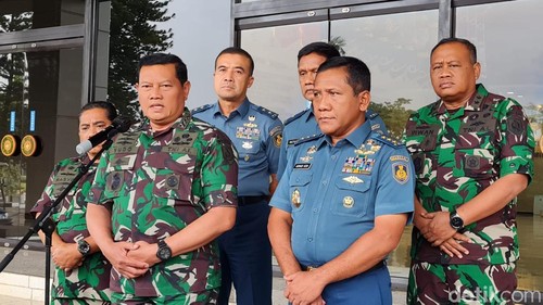 KSAL Laksamana Yudo Margono Jumpa Pers soal Jatuhnya Jatuh Pesawat Bonanza