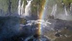 Lanskap Air Terjun dan Pelangi Bikin Jatuh Hati Banget