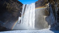 Terakhir, ada Air Terjun Skogar, Islandia, yang spektakuler dipadu dengan nuansa pelangi yang indah membuat lanskap keindahan yang bisa dipastikan engga ada obat gaes, setuju? Foto ini diambil pada 3 Maret 2017.