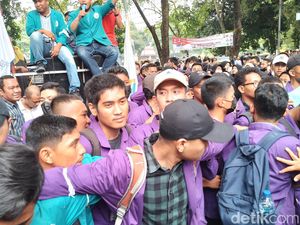 Tolak Kenaikan Harga BBM, Mahasiswa Sandera 2 Anggota DPRD Sumut
