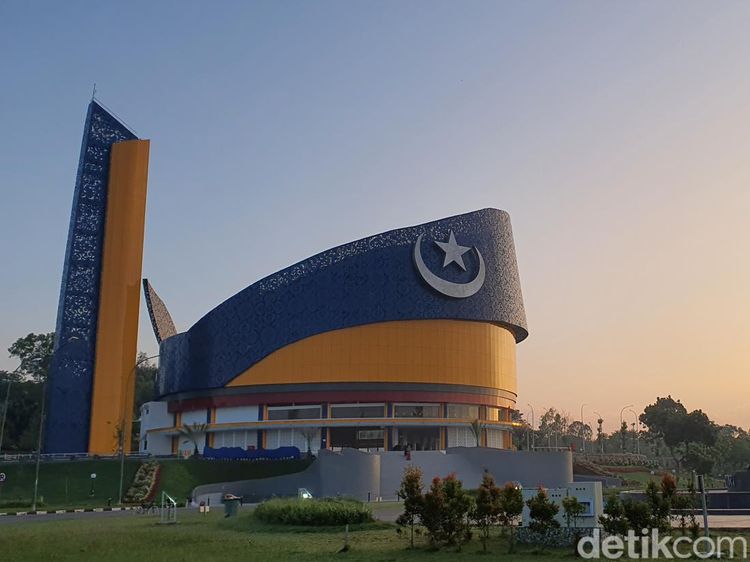 Penampakan Masjid Tanjak di Batam Sebelum dan Setelah Plafon Ambruk