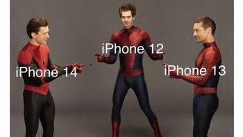 Meme menyindir iPhone 12, iPhone 13 dan iPhone 14 sama saja desainnya. Foto: Twitter