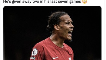 Virgil Van Dijk juga sedang menurun performanya di mana dia memberikan keuntungan pada lawan termasuk penalti. Foto: Twitter