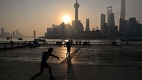 Sungai Huangpu dianggap sebagai ibu Shanghai karena sungai ini berperan dalam sektor perikanan, pengiriman, drainasi hingga sumber air minum.