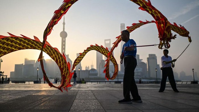 A man practices shadow boxing on the Bund promenade along the Huangpu River during sunrise in Shanghai on September 7, 2022. (Photo by HECTOR RETAMAL / AFP) (Photo by HECTOR RETAMAL/AFP via Getty Images)