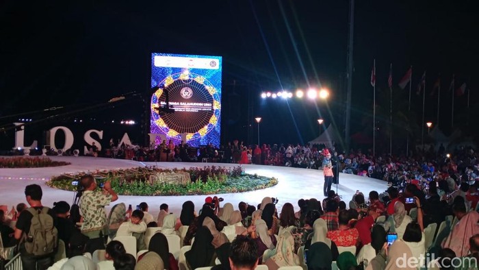 Menparekraf Sandiaga Uno membuka kegiatan F8 Makassar.