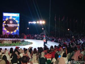 Sandiaga Uno Berbalas Pantun dengan Ridwan Kamil-Bima Arya di F8 Makassar