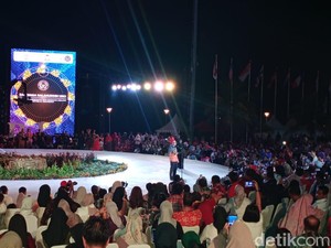 Sandiaga Uno Berbalas Pantun dengan Ridwan Kamil-Bima Arya di F8 Makassar