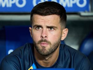 Pjanic Resmi Tinggalkan Barcelona, Lanjutkan Karier ke UEA